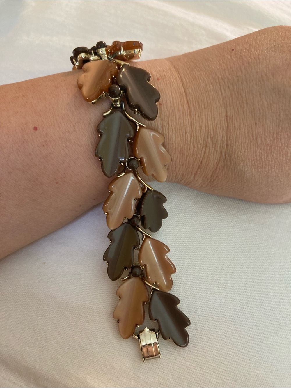 Lisner Signed Vintage Fall Autumn Leaves Thermoset Earth Tone Bracelet